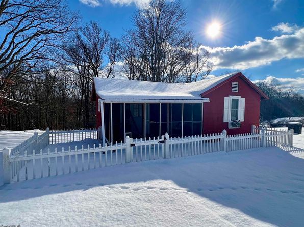 793 Bakers Ridge Rd, Morgantown, WV 26508