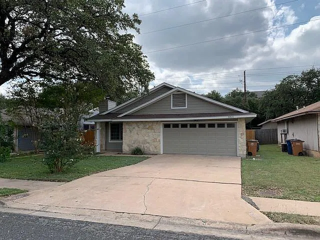 3 bed, 1307 sqft, $1,995 — Photo 1
