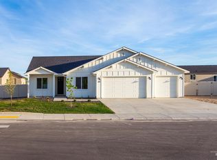 427 October Sky St, New Plymouth, ID 83655