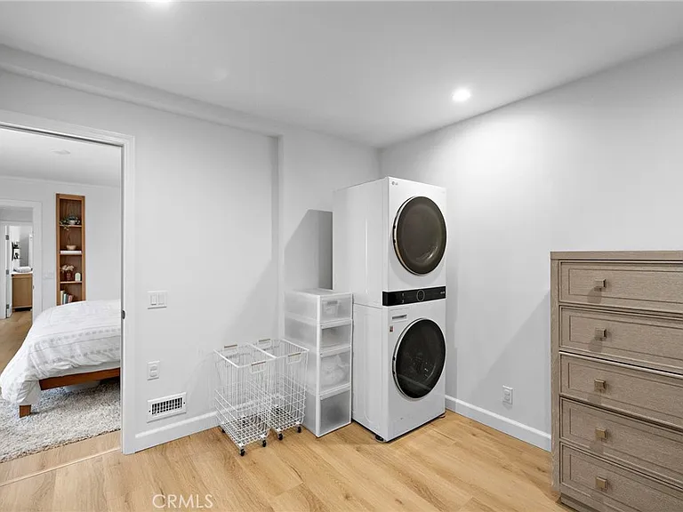 226 La Jolla Dr — Photo 26