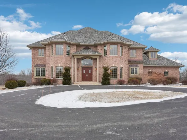 7940 West Cheverny DRIVE, Mequon, WI 53097