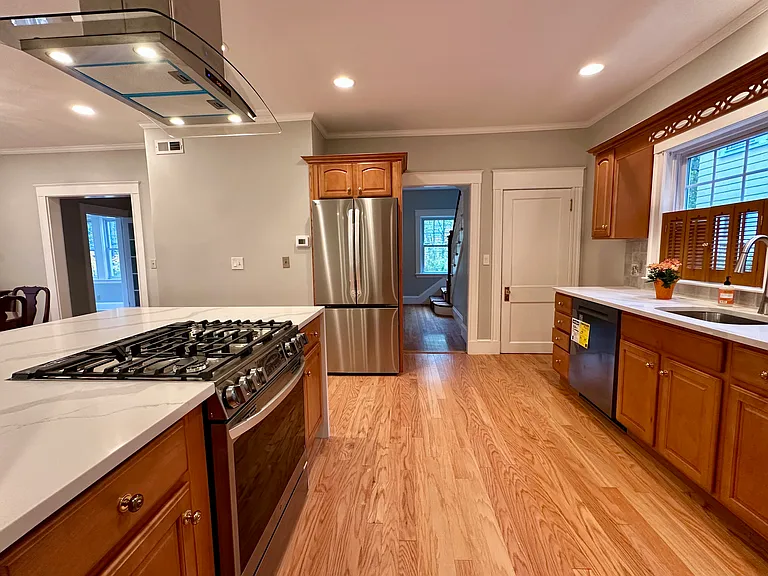 492 Lowell Ave — Photo 4
