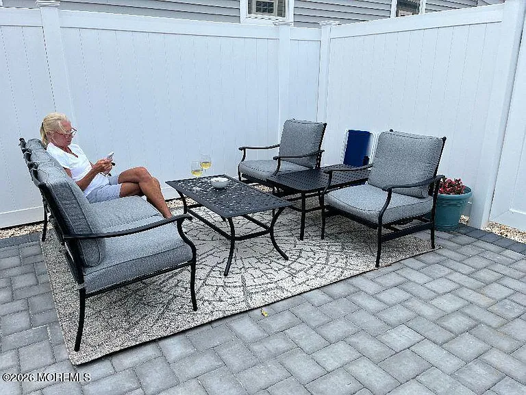 24 Virginia Ave — Photo 57