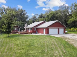 9833 Albany Rd, Erie, IL 61250