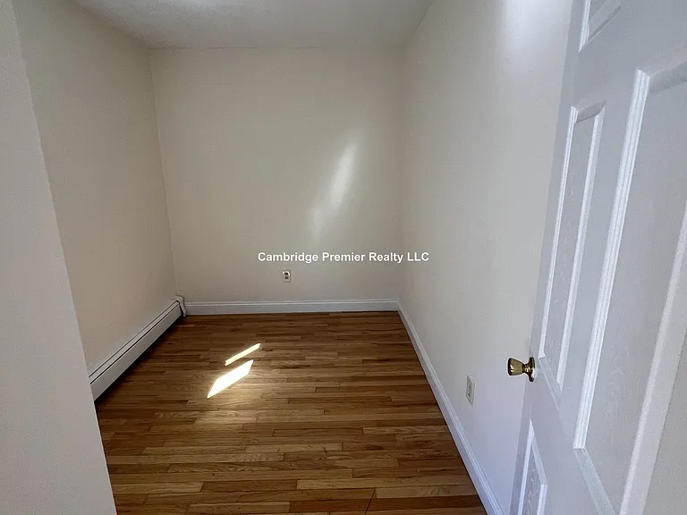 Pine St — Photo 6