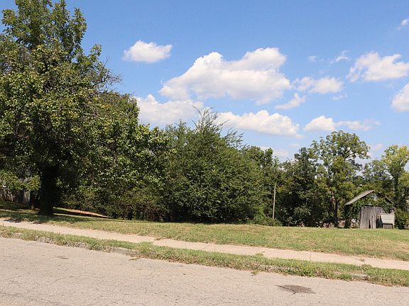 3rd image of 2009 Moorman Ave NW