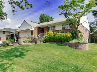 878 Cranford Ave, Valley Stream, NY 11581