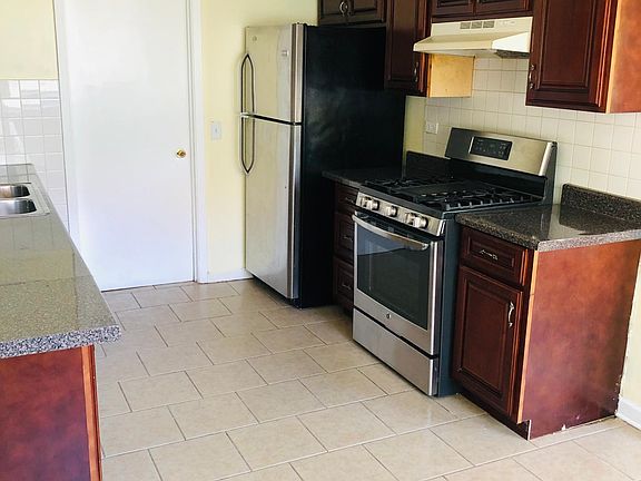 5th image of 4482 Whitney Dr