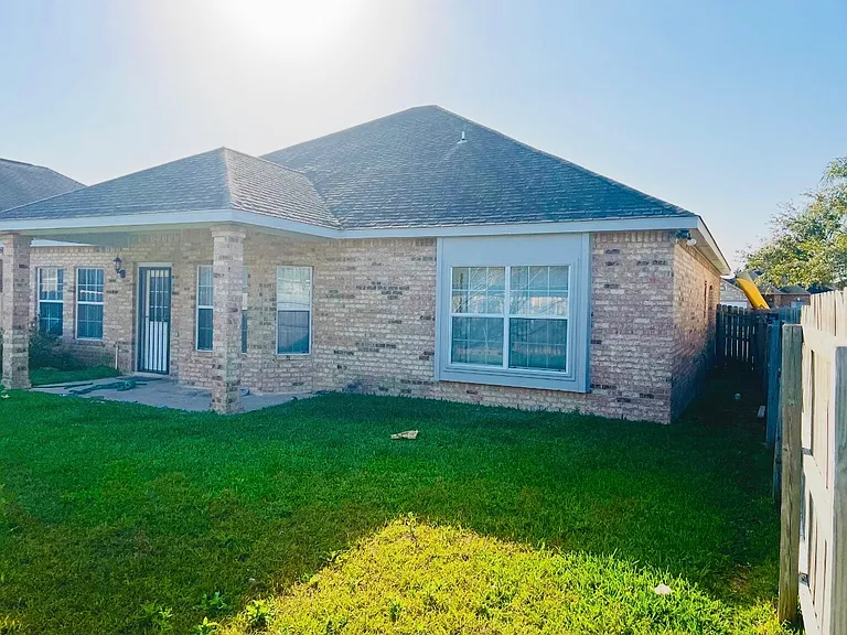2822 Regency — Photo 16