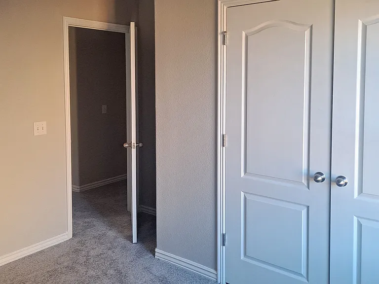 605 SW Loudon Dr #1 — Photo 4