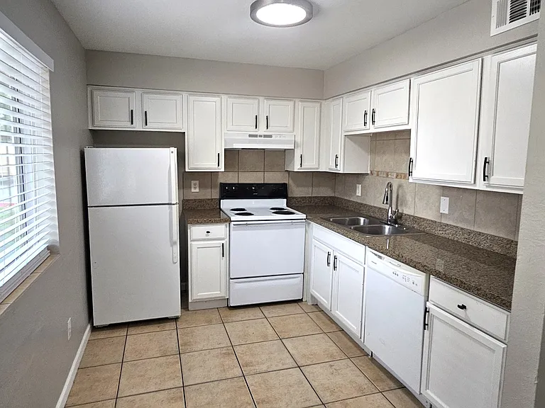 Hayden Terrace — Photo 29