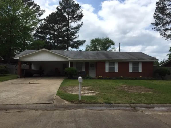 2411 Belair Dr, Magnolia, AR 71753