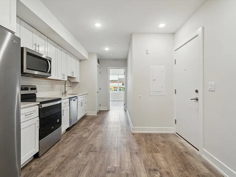1829 E Sergeant St #8 — Photo 5
