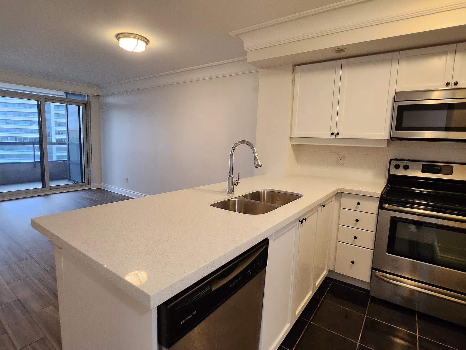 5 Northtown Way — Photo 2