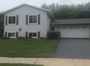 416 N Amparo St, Elkhorn, WI 53121