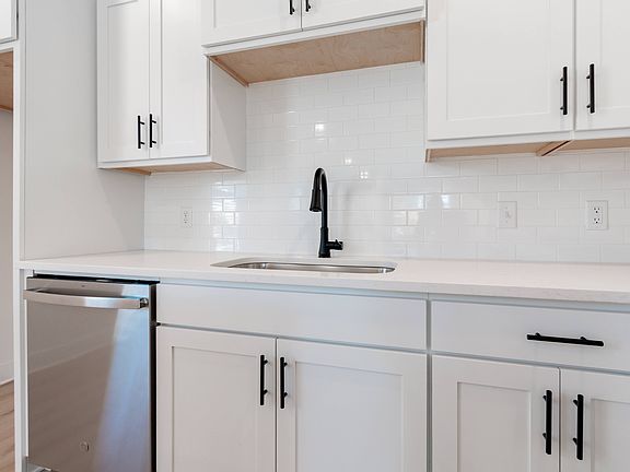 5th image of 1676 N Leverett Ave #2