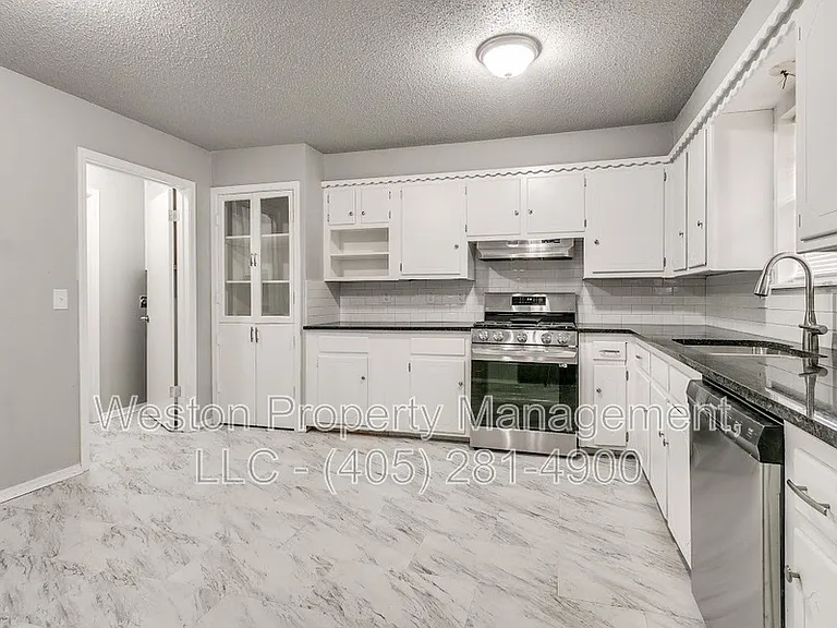 1011 Crown Dr — Photo 10