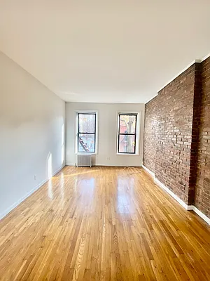 Rented by CMV Realty Inc. | media 1