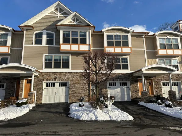 3 Maple Leaf Dr, Old Forge, PA