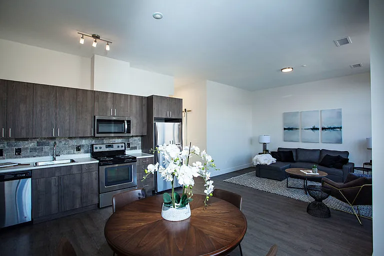 3 bed, 2.0 bath, 1525 sqft, $2,550 — Photo 4