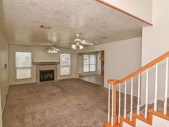 2nd image of 3813 Meadow View Dr