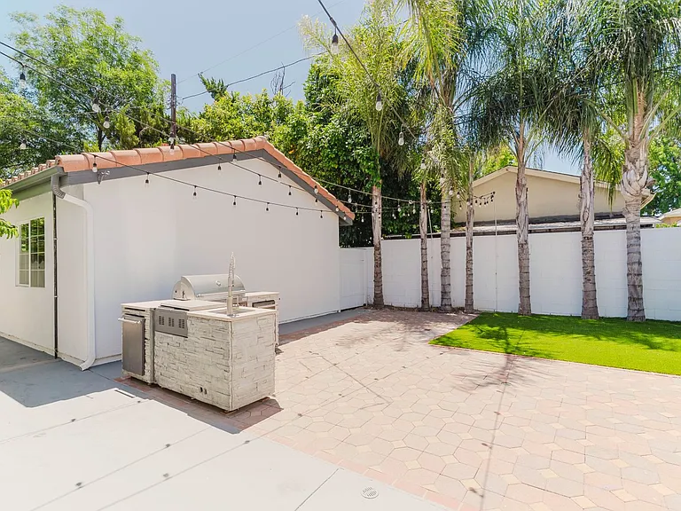 17908 Califa St — Photo 36