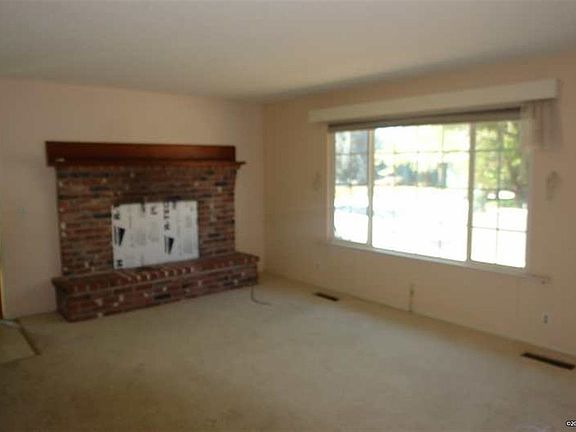 2nd image of 1170 Meadow Ct