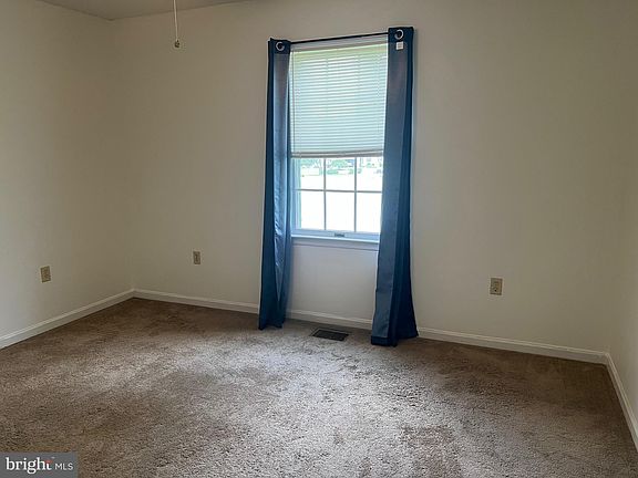 4th image of 411 Boyd St