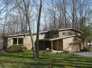 6809 Thornapple Dr, Mayfield Village, OH 44143