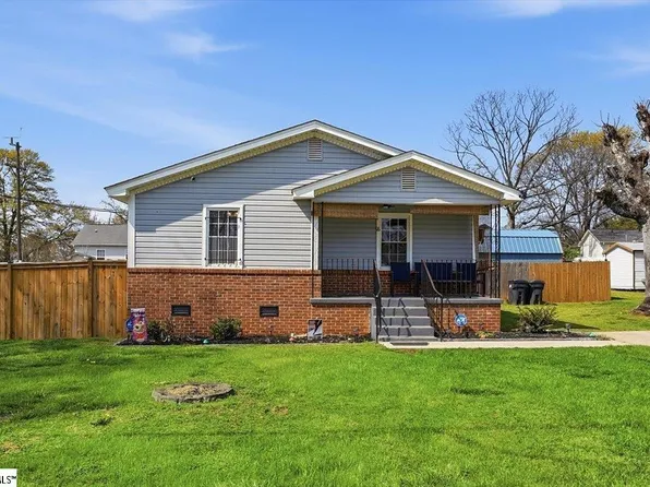 16 Carver St, Greenville, SC 29611