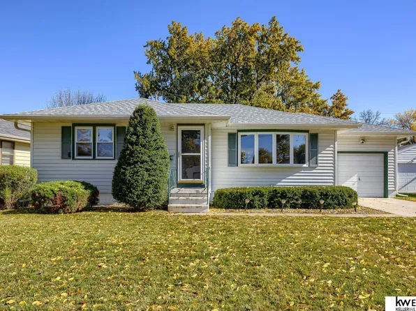 2074 Austin Ln, Fremont, NE 68025