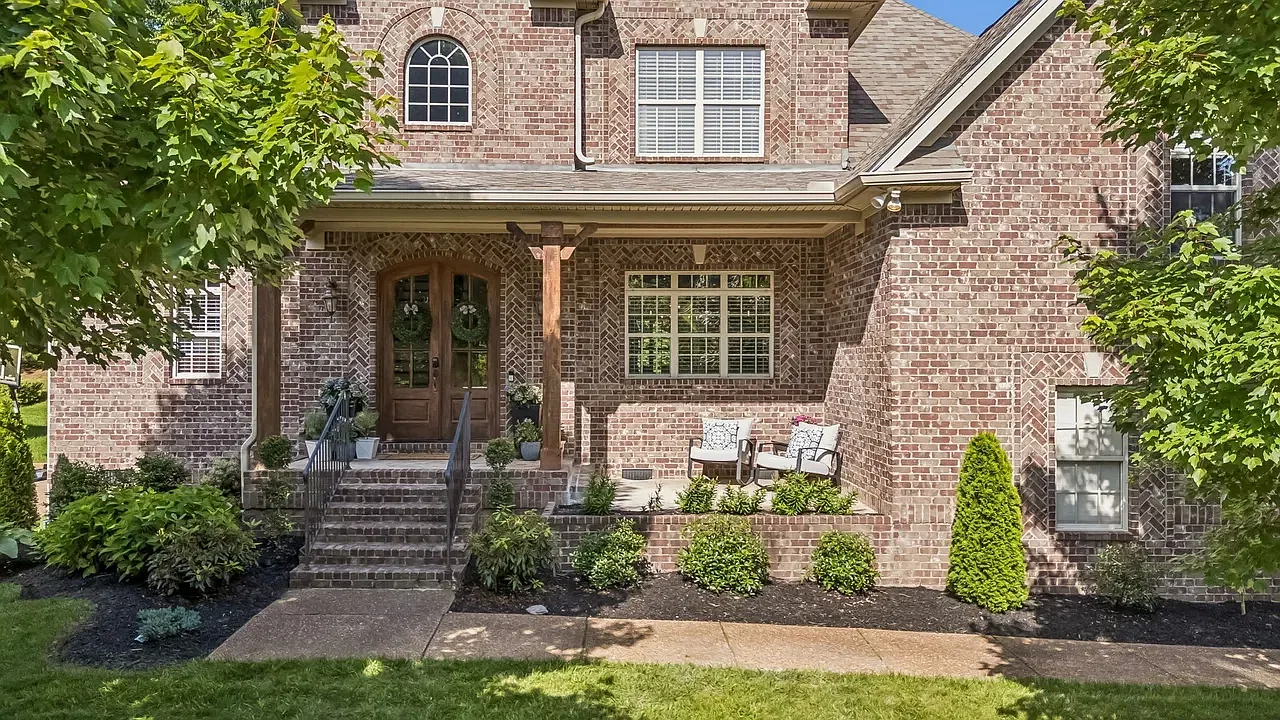 4 bed, 3974 sqft, $3,995 — Photo 2