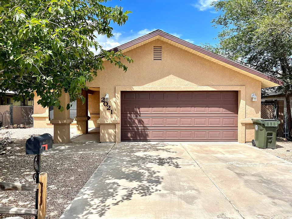 2021 Chambers Ave