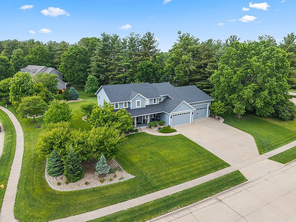 Beautiful yard/mature trees