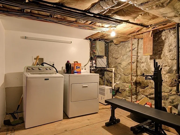 2 Lexington St — Photo 14
