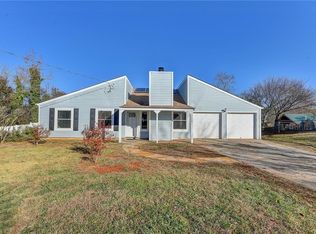 141 Apple Valley Dr, Woodstock, GA 30188