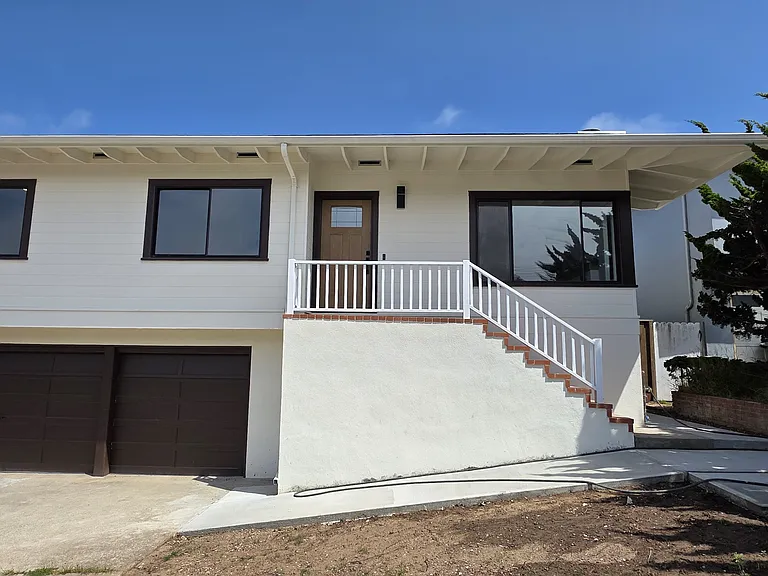 373 Avalon Dr — Photo 2