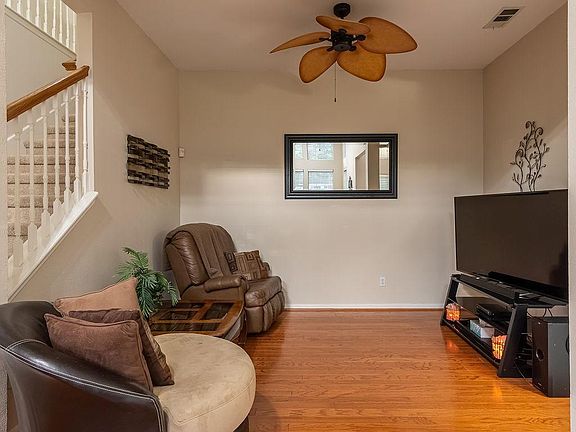 4th image of 10230 Thornmont Ln