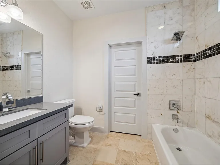 4833 Chenevert St — Photo 22