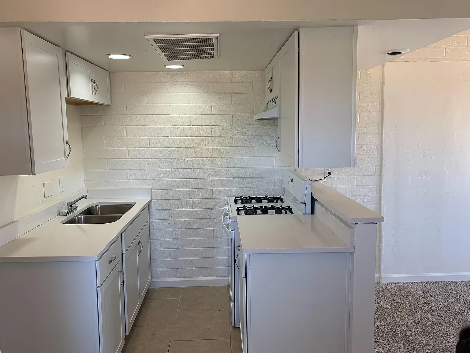 1 bed, 800 sqft, $1,000 — Photo 3