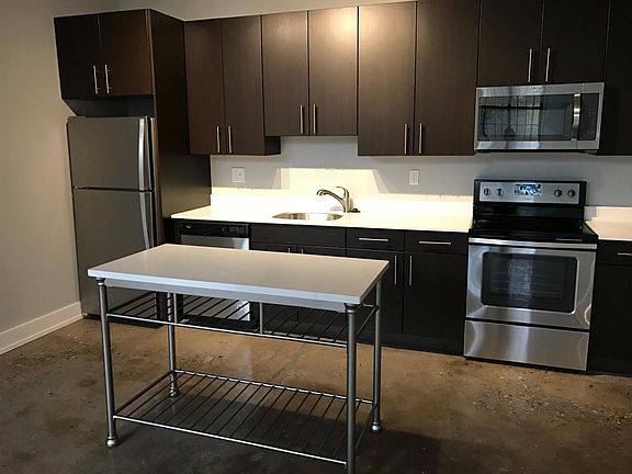 Kitchen w/ Island