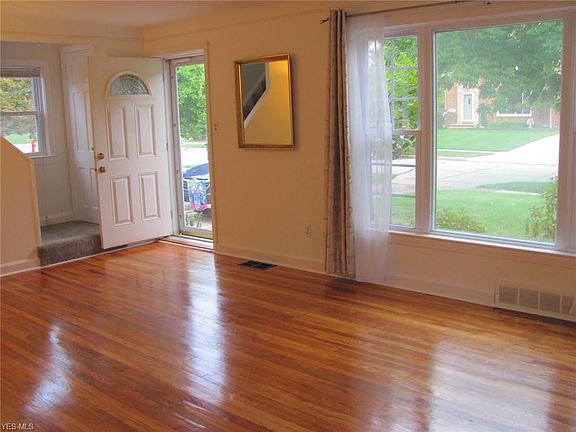 3rd image of 5195 Haverford Dr
