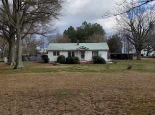 817 S Shamrock Ave, Landrum, SC 29356