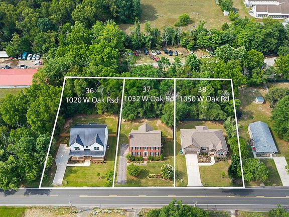 2nd image of 1020 W Oak Rd