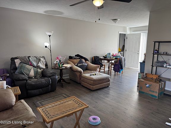 3rd image of 105 Hollow Creek Dr