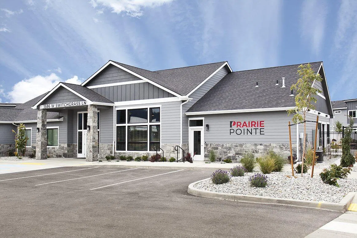 Prairie Pointe Apartments and Townhomes — Photo 1