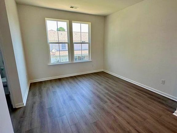 2nd image of 4633 Forest Hills Dr #103