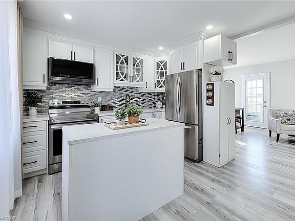4th image of 321 Dewitt Rd