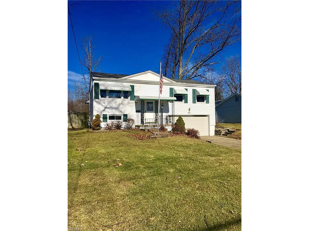 4864 Woodhurst Dr photo 1