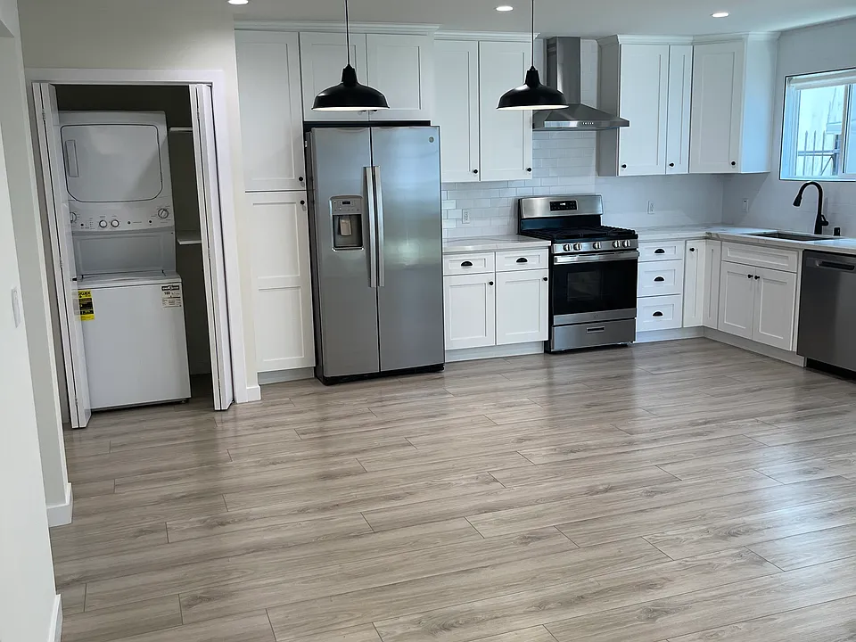 1960 S Sherbourne Dr #3